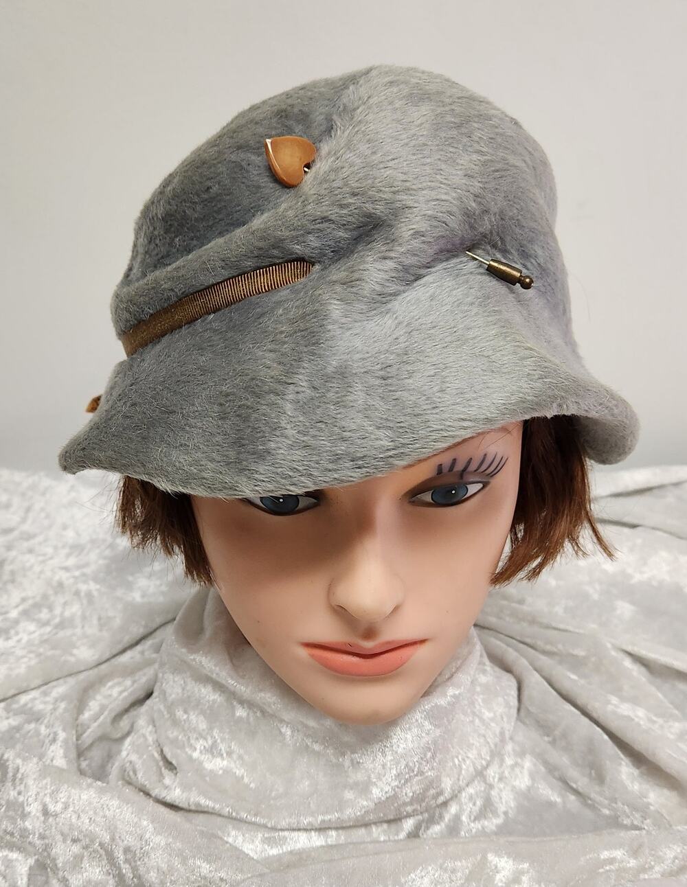 Vintage Raymande Womens Gray Fuzzy Cloche-Style w/Pin & Ribbon Detail Bucket Hat